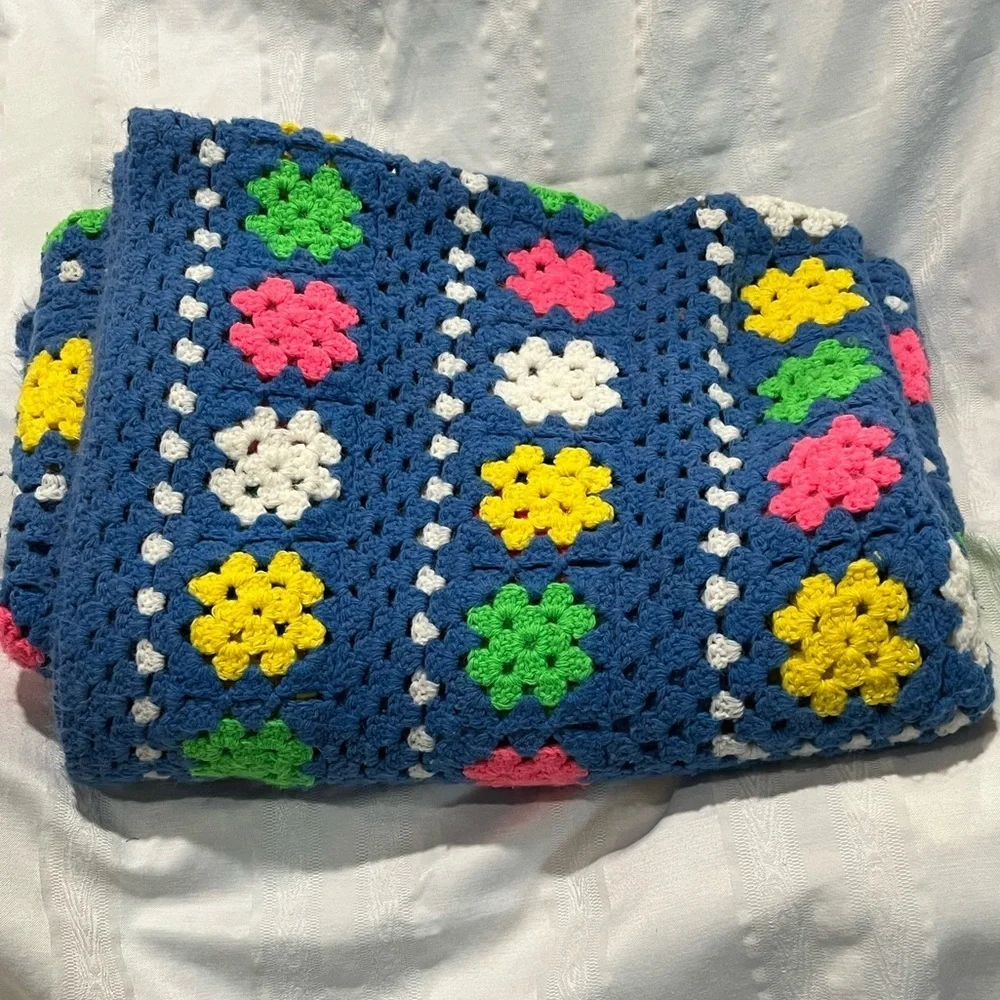 VINTAGE GRANNY SQUARE CROCHET BLANKET, AFGHAN, HANDMADE, BLUE MULTICOLORED 60x72